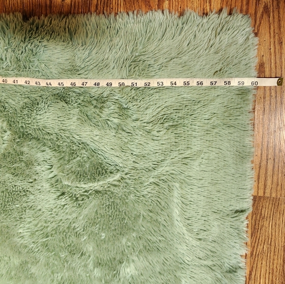 NWOT Mint Green Faux Fur Area Rug 36"x60" Very Lightweight Machine Washable!! - Picture 5 of 8